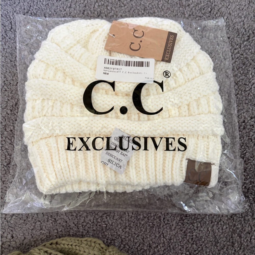 CC Exclusives 3 Piece Cable Knit Beanie Set - Picture 6 of 7